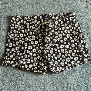 American Eagle Outfitters (AEO) Daisy Printed Women’s Short Shorts